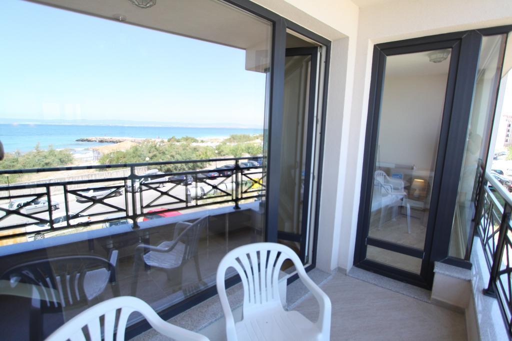 Апартаменти Golden Sea View Поморие Екстериор снимка
