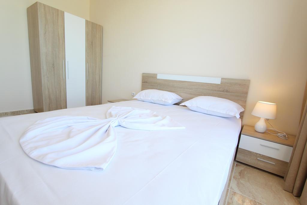 Апартаменти Golden Sea View Поморие Екстериор снимка