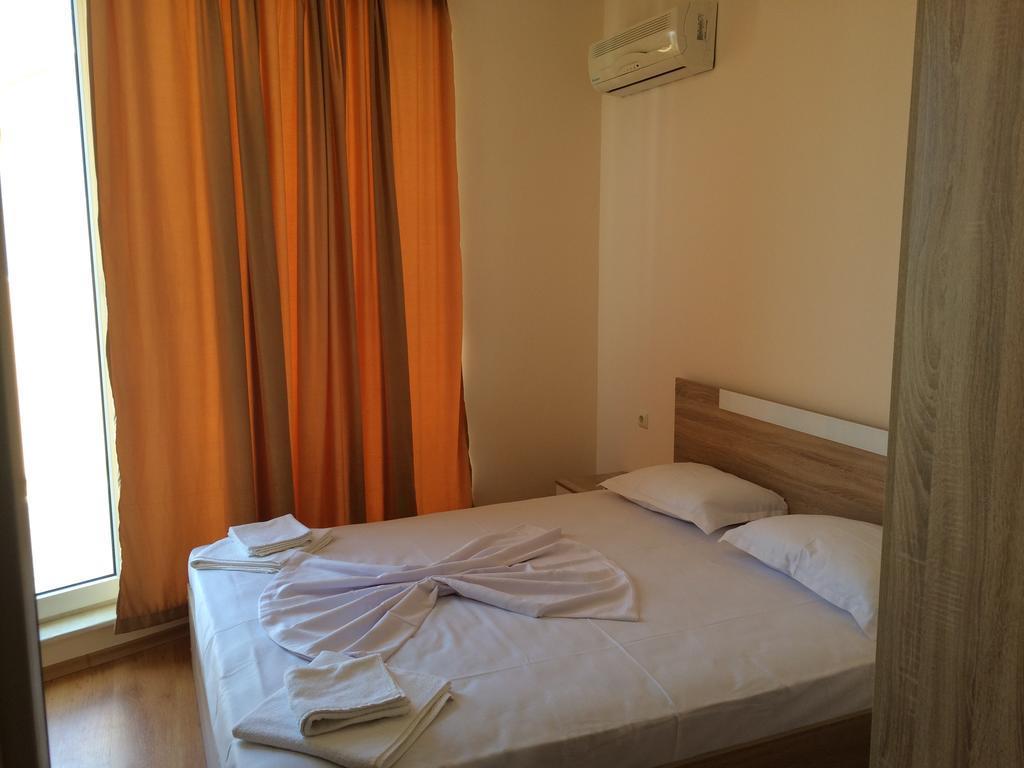 Апартаменти Golden Sea View Поморие Екстериор снимка
